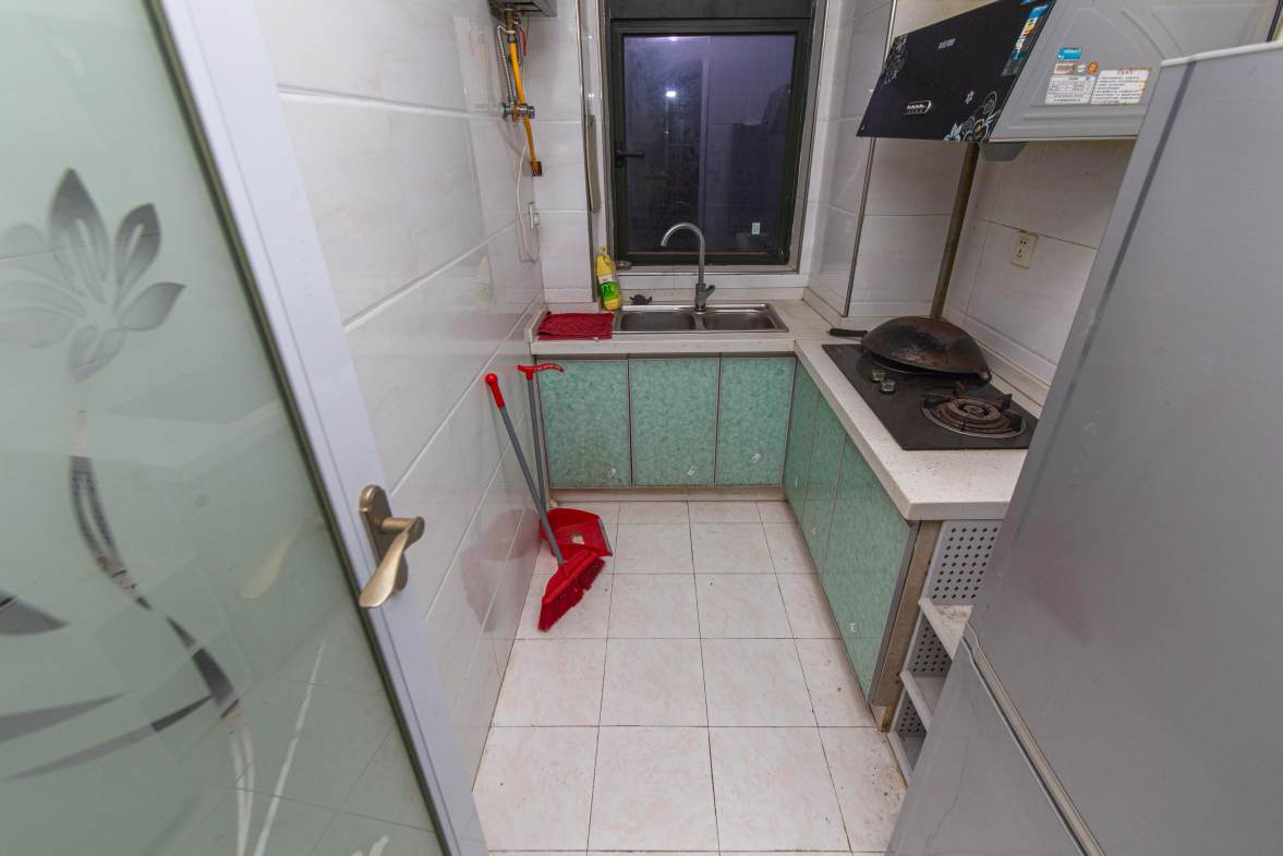 兴旺正佳广场（金石雅苑）  3室2厅1卫    102.0万厨房