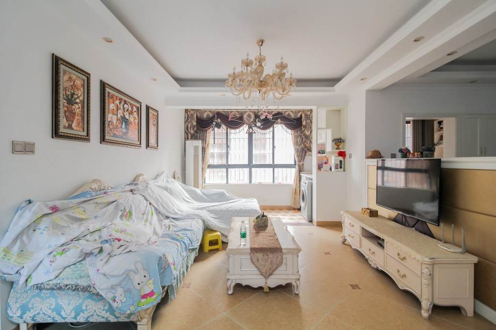 辉宏橄榄城  4室2厅1卫    97.6万室内图1