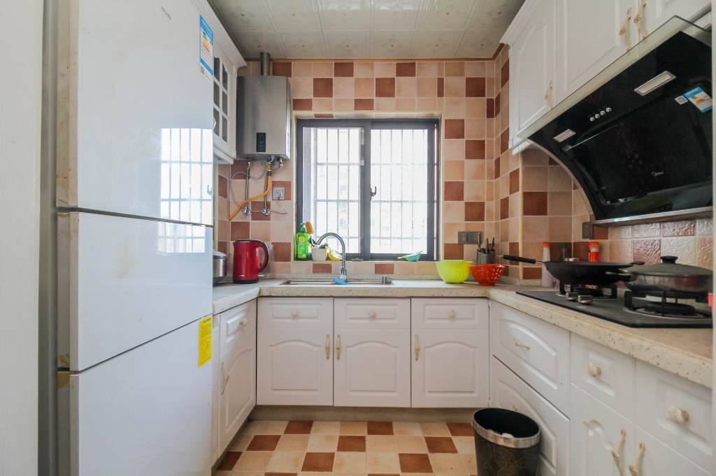 辉宏橄榄城  4室2厅1卫    97.6万厨房