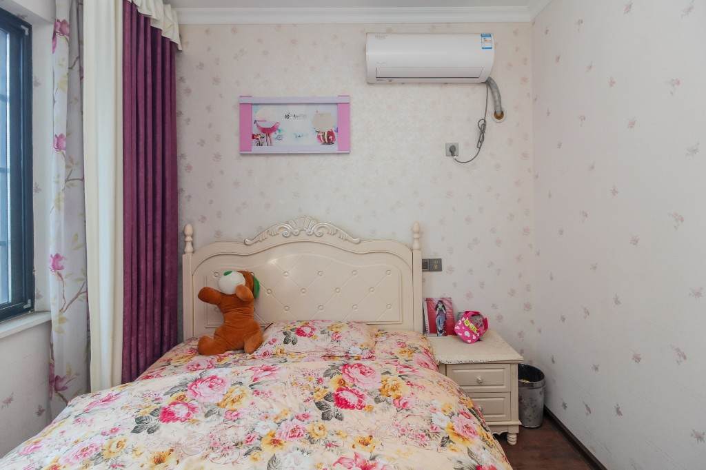 辉宏橄榄城  4室2厅1卫    97.6万卧室