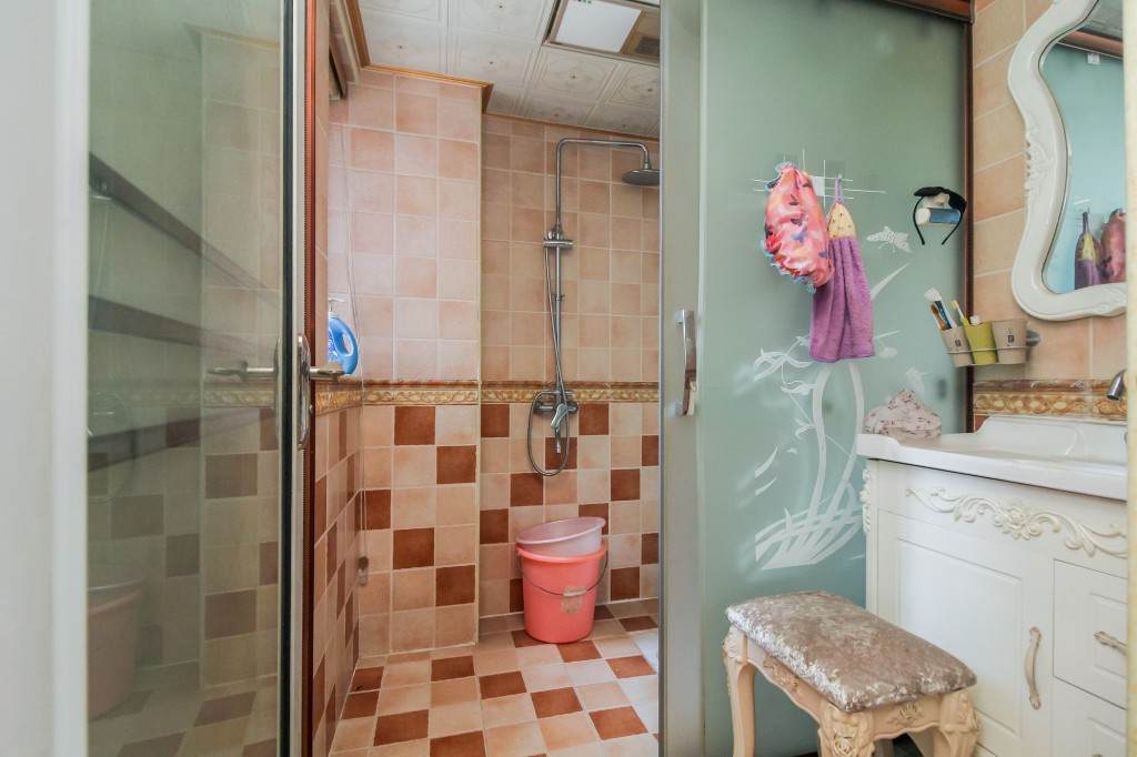 辉宏橄榄城  4室2厅1卫    97.6万卫生间