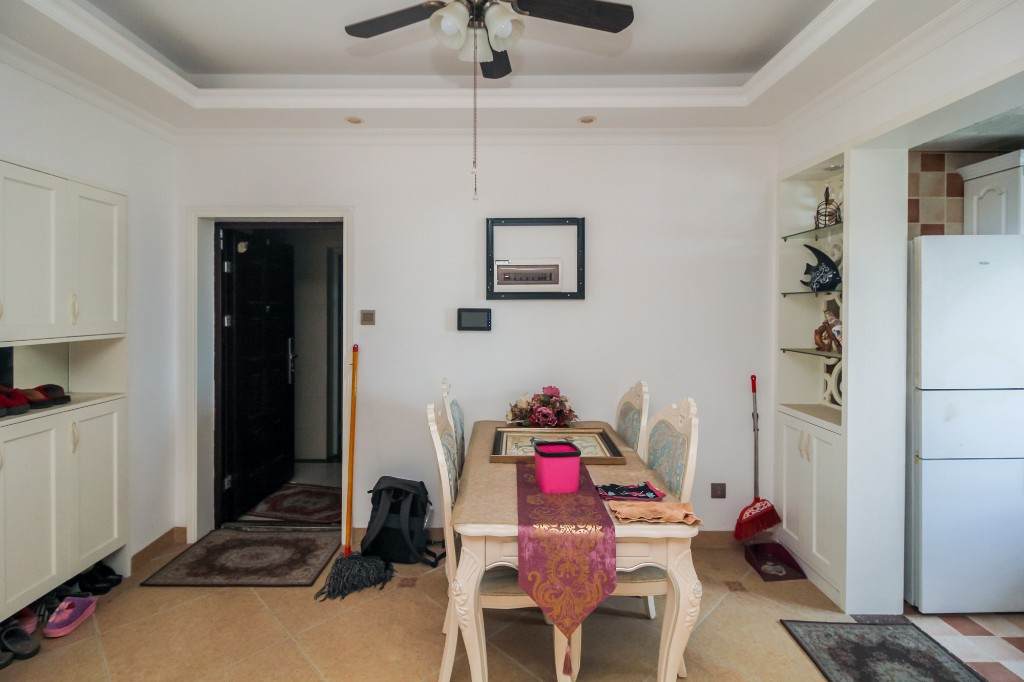 辉宏橄榄城  4室2厅1卫    97.6万客厅