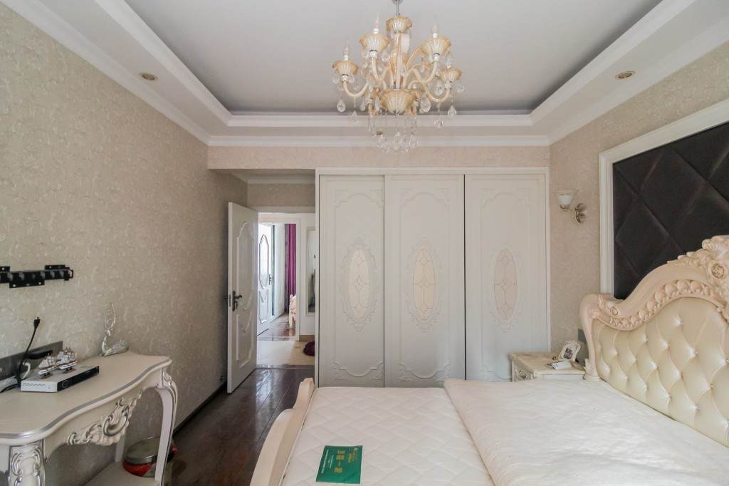 辉宏橄榄城  4室2厅1卫    97.6万卧室