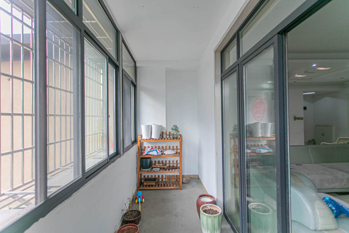 鹏基诺亚山林  4室2厅2卫   119.50万阳台