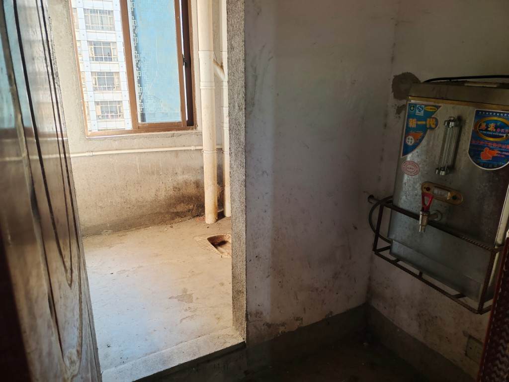 湖湾世景  3室2厅1卫    1500.0元/月室内图1