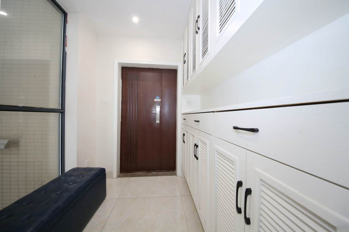 泊爱蓝湾  4室2厅2卫    210.0万阳台