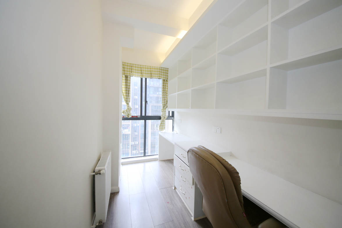 泊爱蓝湾  4室2厅2卫    210.0万阳台