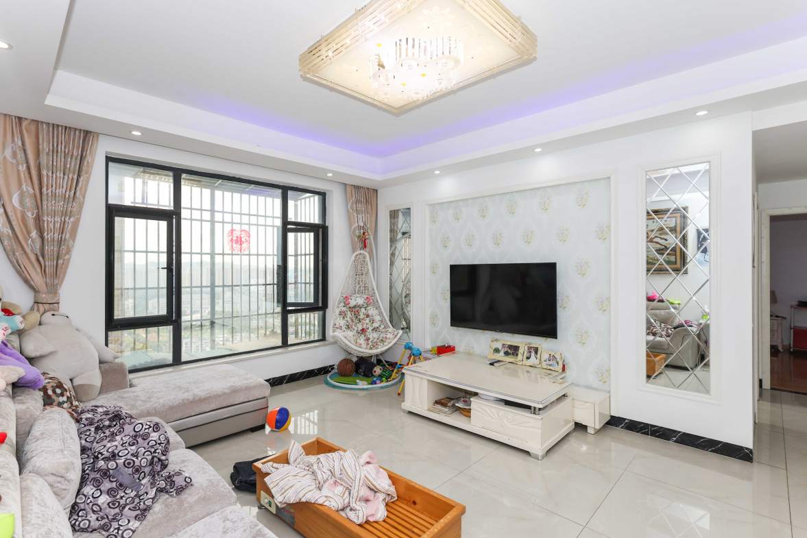 天元涉外景园B区  3室2厅2卫    132.0万室内图1