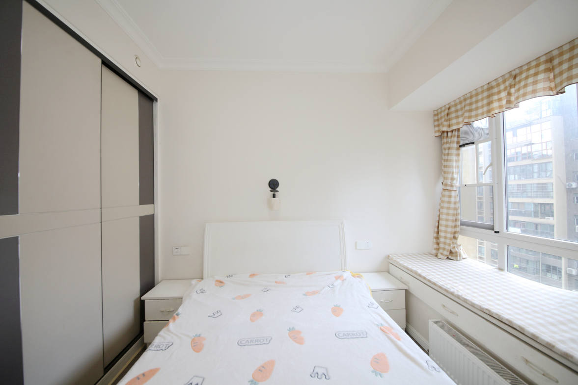 泊爱蓝湾  4室2厅2卫    210.0万卧室