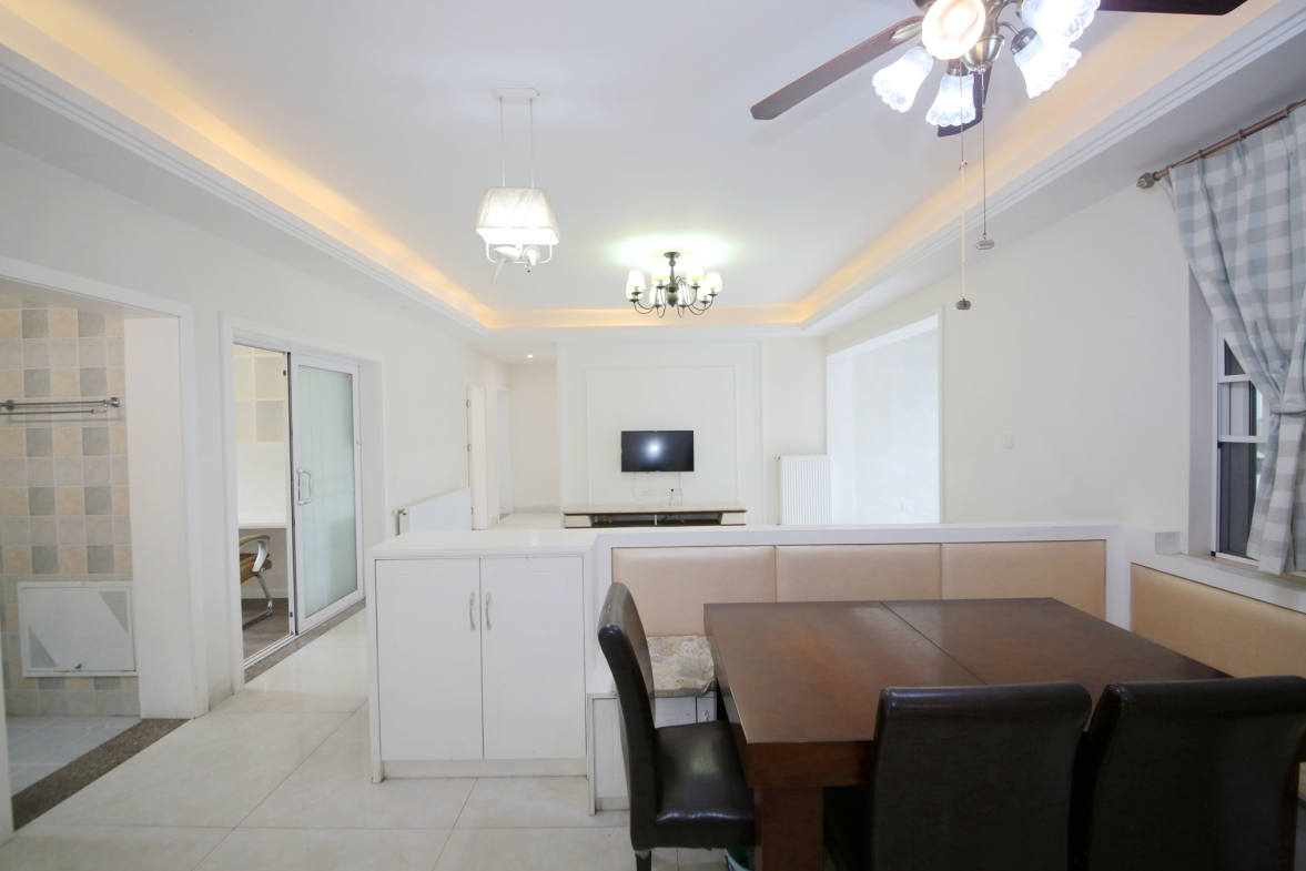 泊爱蓝湾  4室2厅2卫    210.0万室内图1