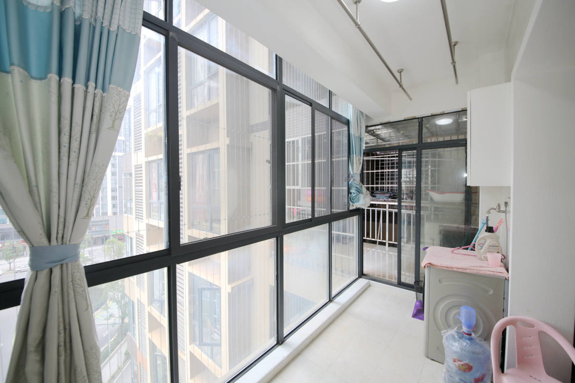 泊爱蓝湾  4室2厅2卫    210.0万阳台