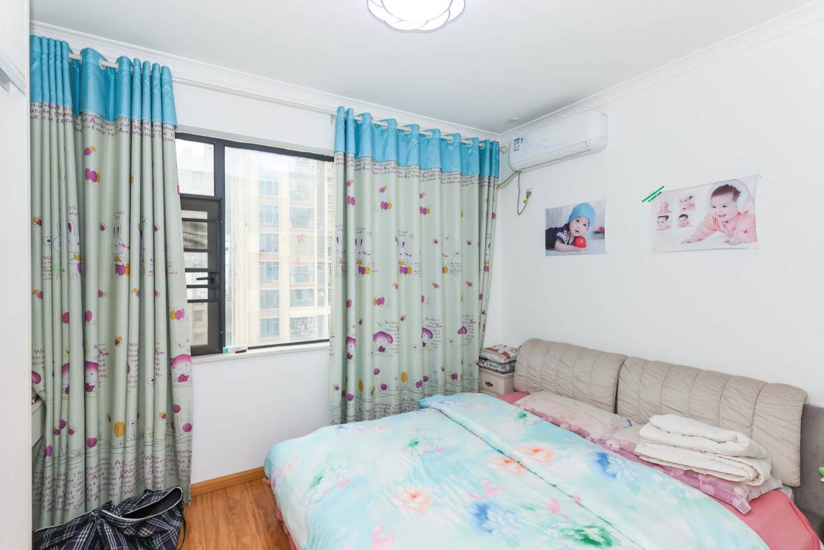 天元涉外景园B区  3室2厅2卫    132.0万卧室