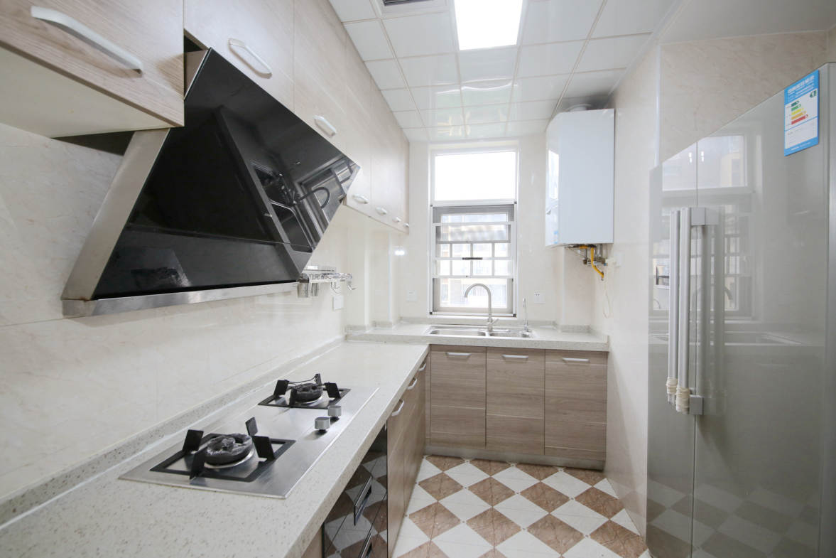 泊爱蓝湾  4室2厅2卫    210.0万厨房