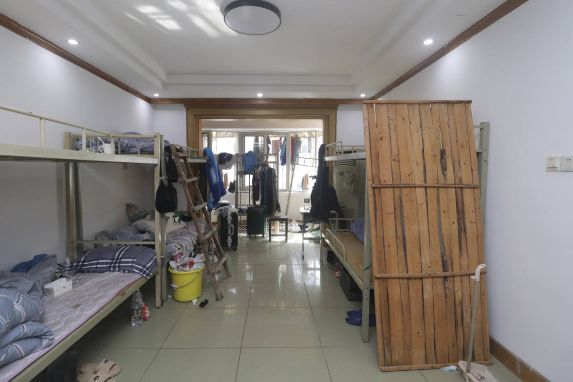 佳广楼  3室2厅2卫   100.00万客厅