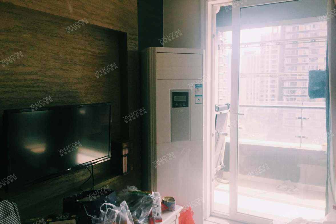 蓝光sofa社区  2室1厅1卫    2400.0元/月室内图