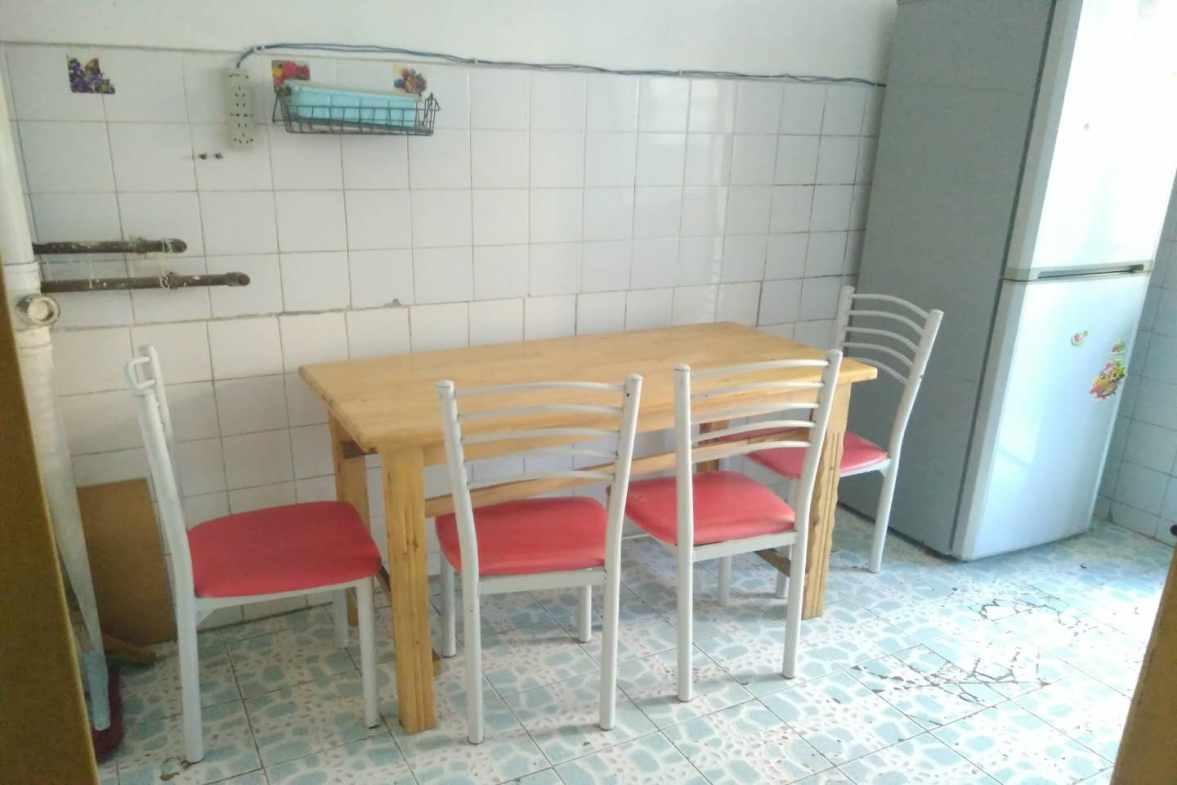 中鹏花园A区  2室2厅1卫    1300.0元/月 中鹏花园A区  2室2厅1卫    1300.0元/月室内图