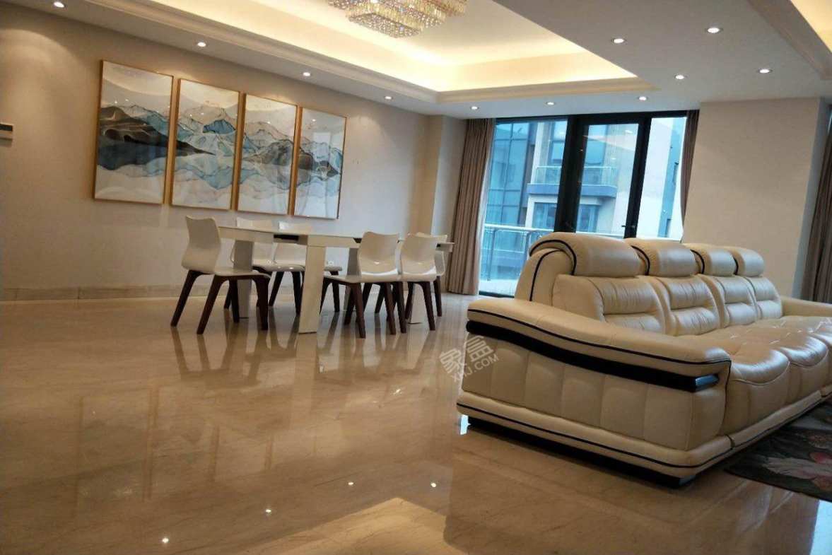 誉峰二期 4室2厅2卫 12000.0元/月 誉峰二期 4室2厅2卫 12000.0元/月室内图