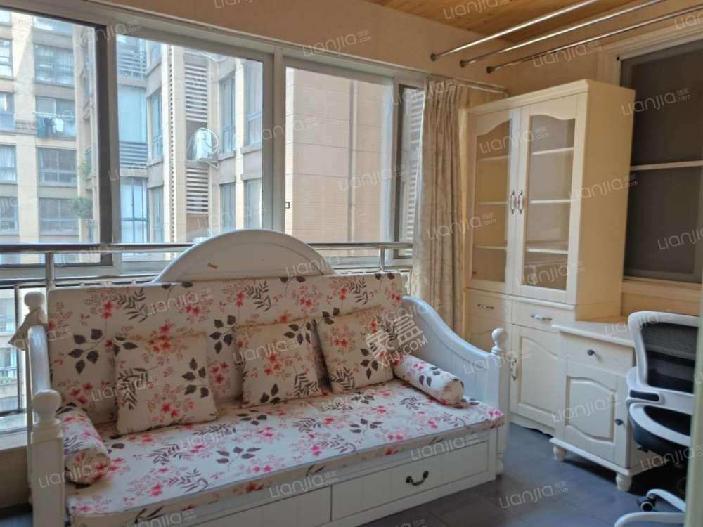 朗基龙堂 4室2厅1卫 3500.0元/月 朗基龙堂 4室2厅1卫 3500.0元/月室内图