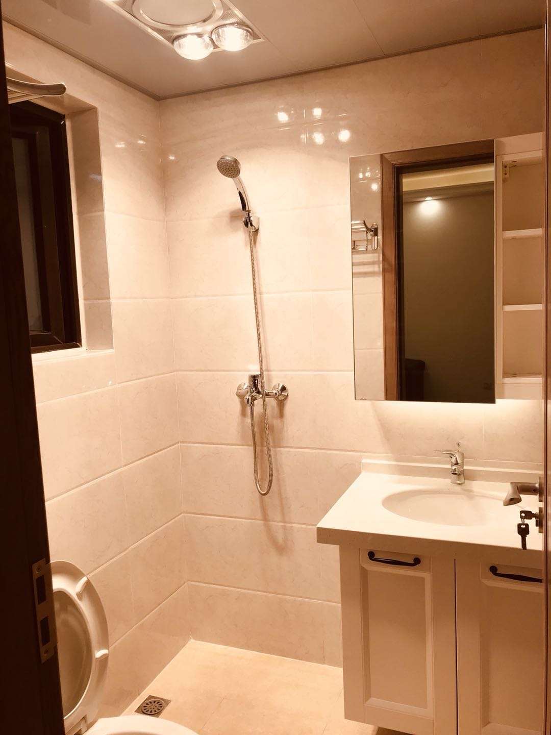 IMC国际广场  1室1厅1卫    2600.0元/月 IMC国际广场  1室1厅1卫    2600.0元/月室内图