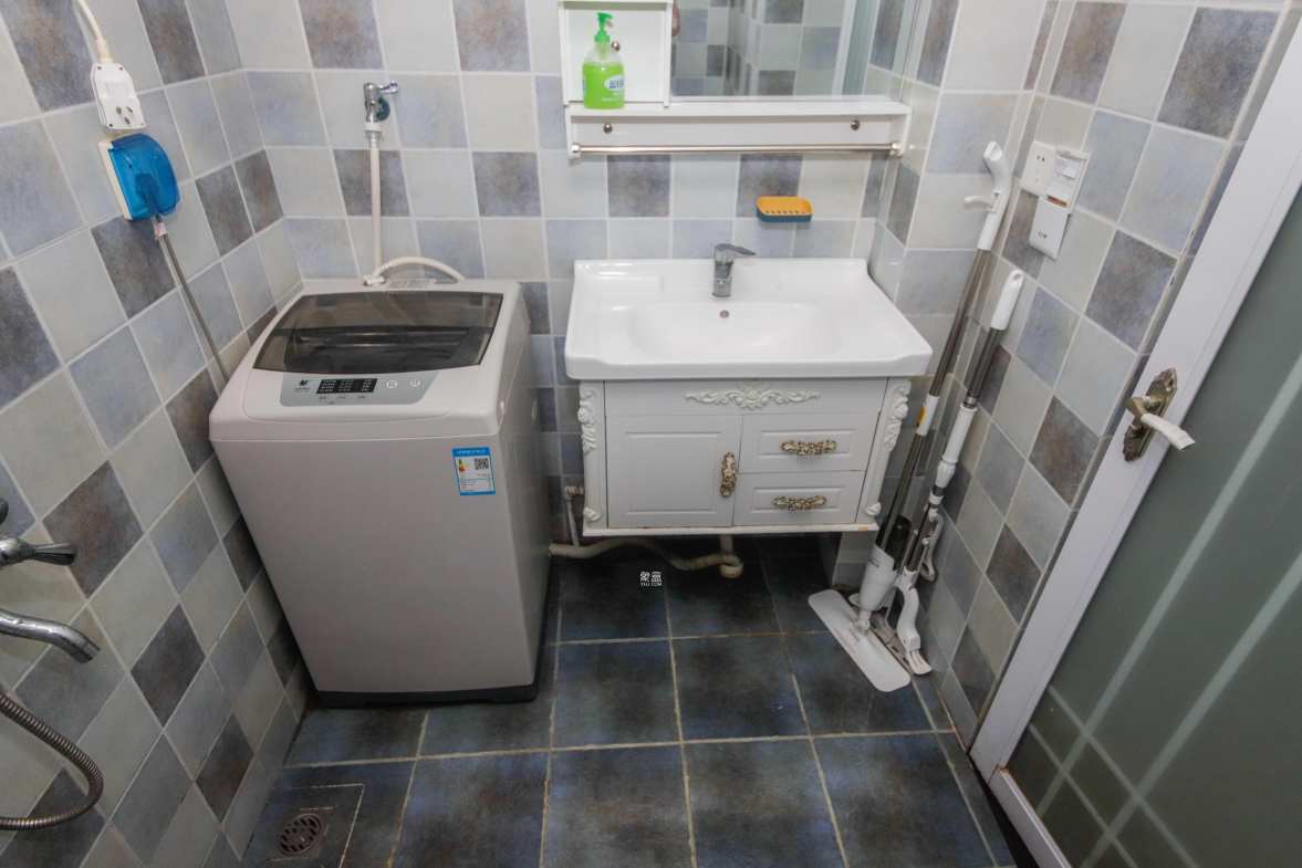 达美D6区  1室1厅1卫   45.00万卫生间