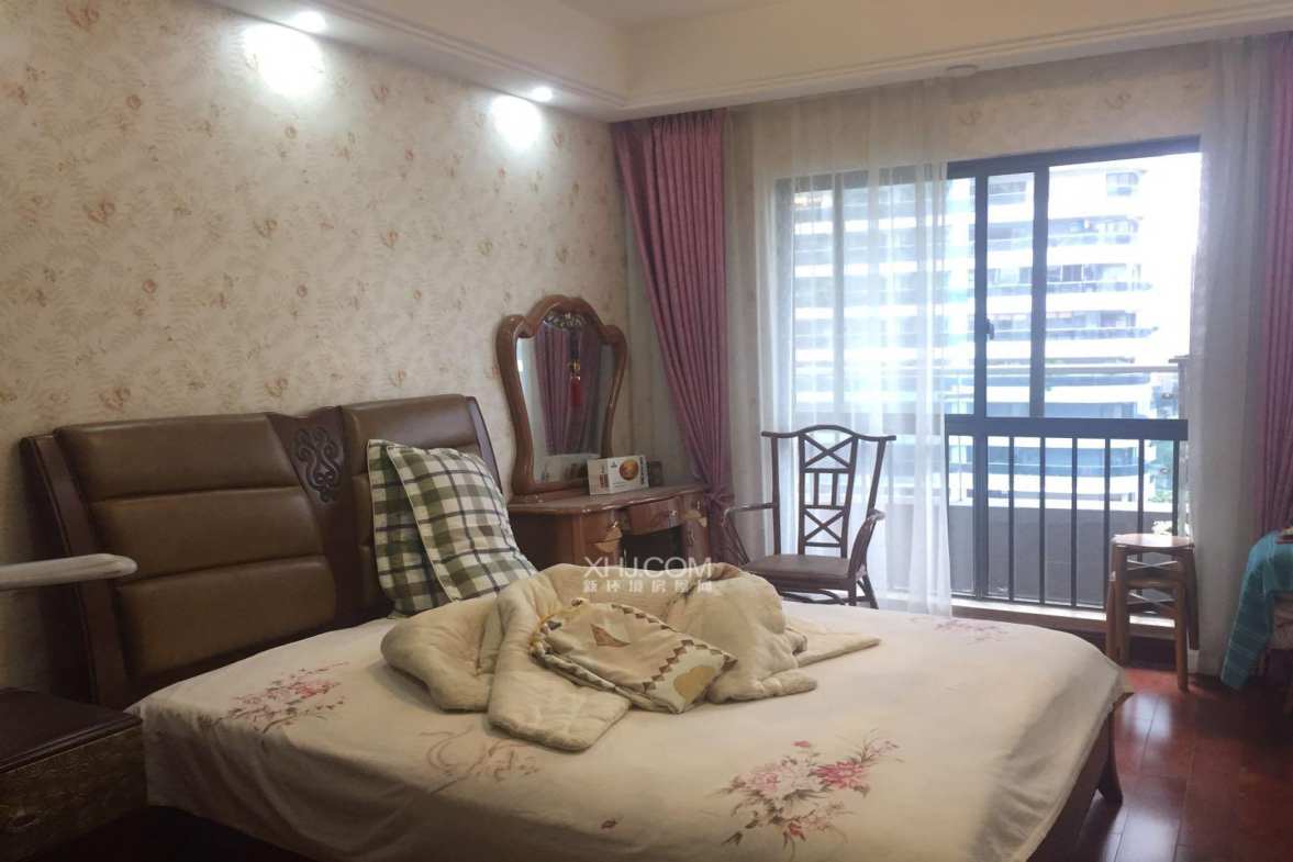 保利大江郡  5室2厅3卫   390.00万客厅