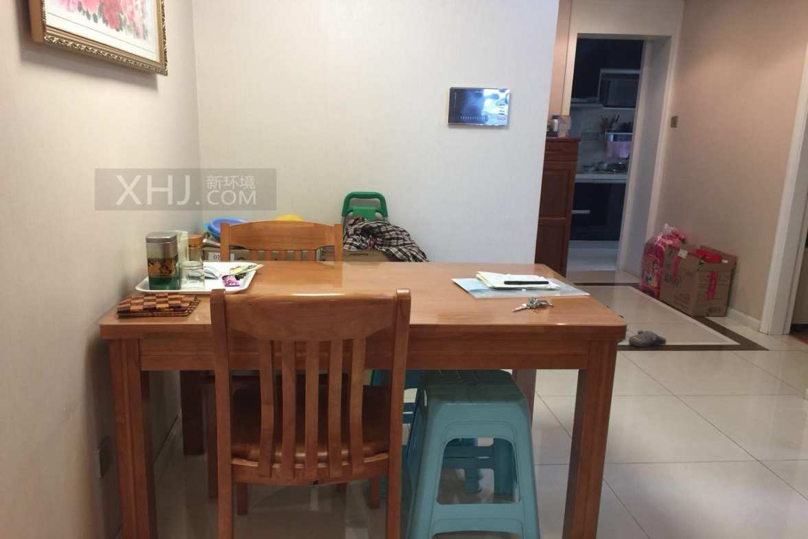 凯旋天际湾  2室1厅1卫    180.0万客厅