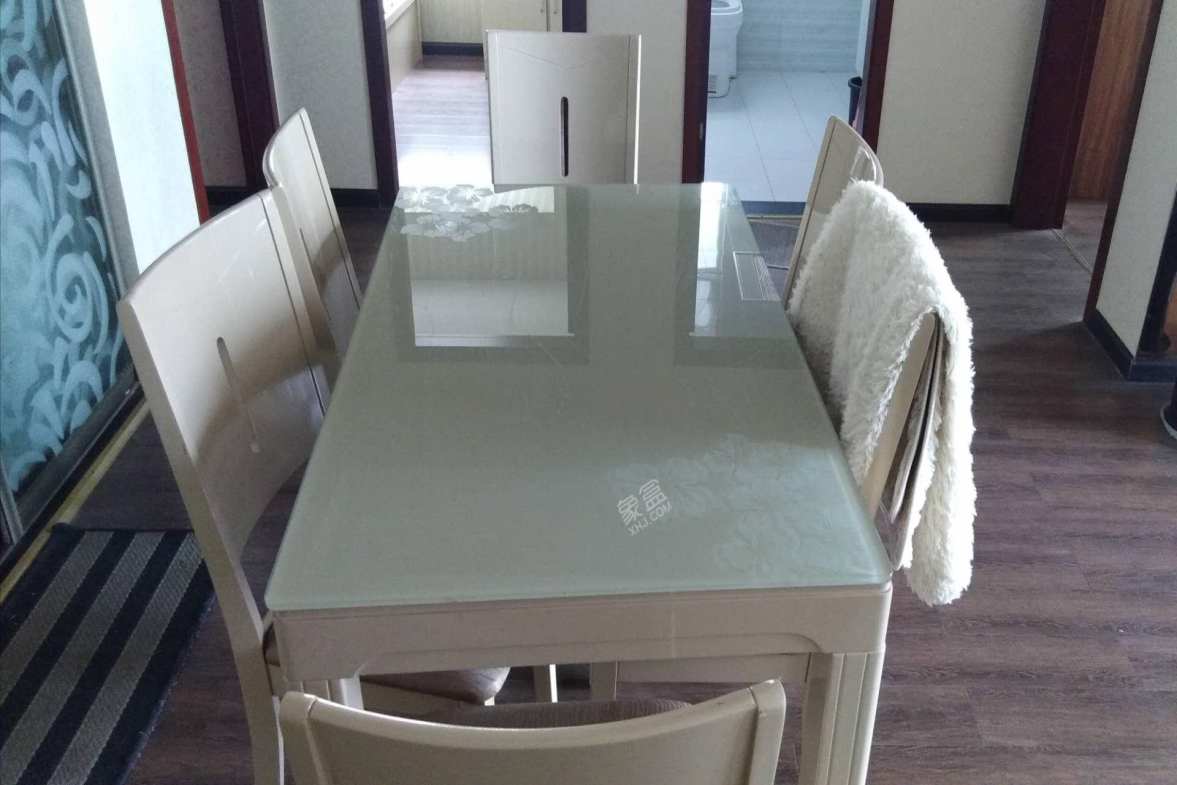 逸都花园  3室1厅1卫    3600.0元/月 逸都花园  3室1厅1卫    3600.0元/月室内图