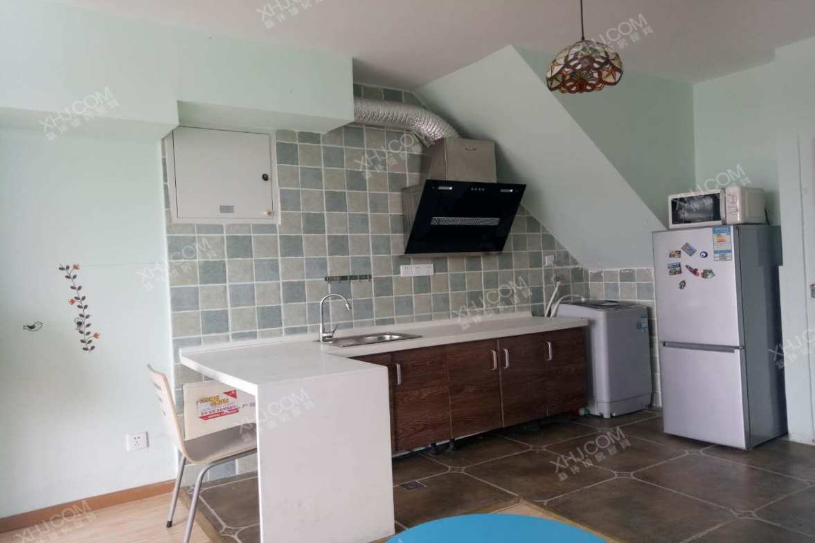 汇锦广场  1室1厅1卫    1700.0元/月 汇锦广场  1室1厅1卫    1700.0元/月室内图