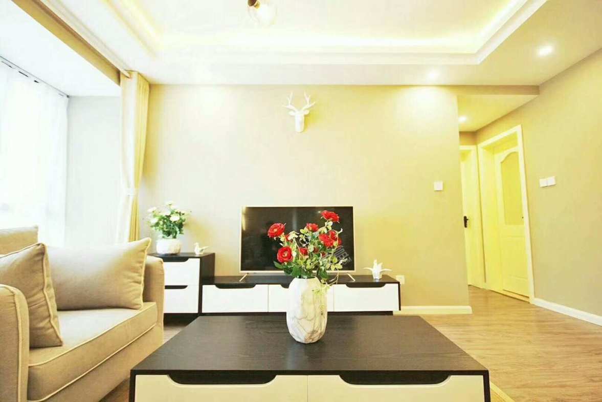 世龙广场  3室2厅1卫    6000.0元/月 世龙广场  3室2厅1卫    6000.0元/月室内图