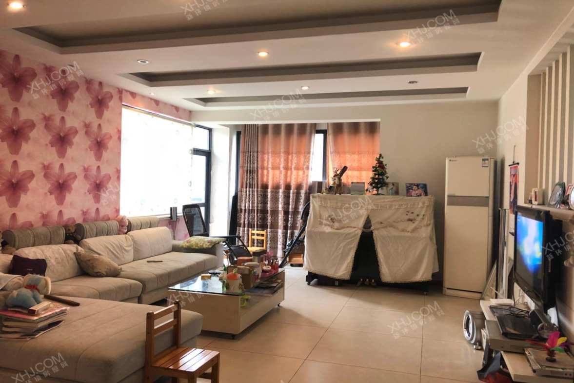 中大君悦金沙一期  3室2厅2卫    381.0万客厅