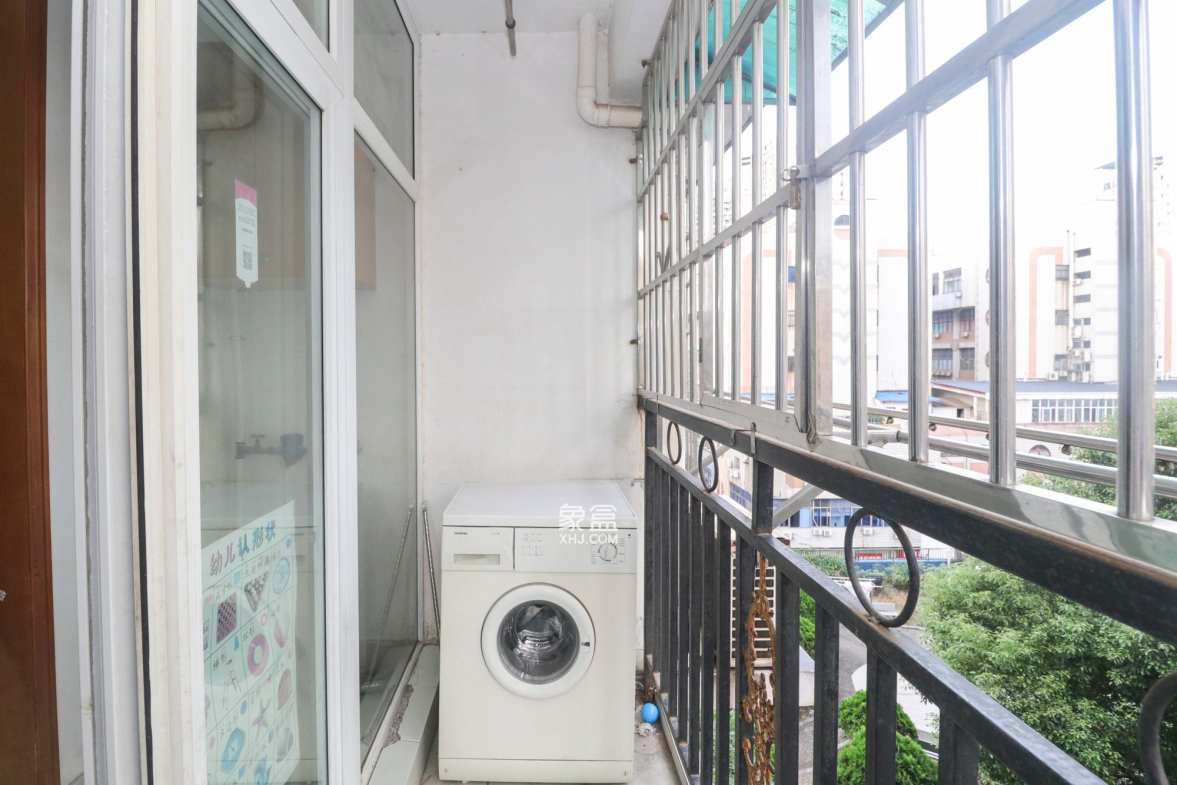 湘许嘉园  2室2厅2卫    101.94万阳台