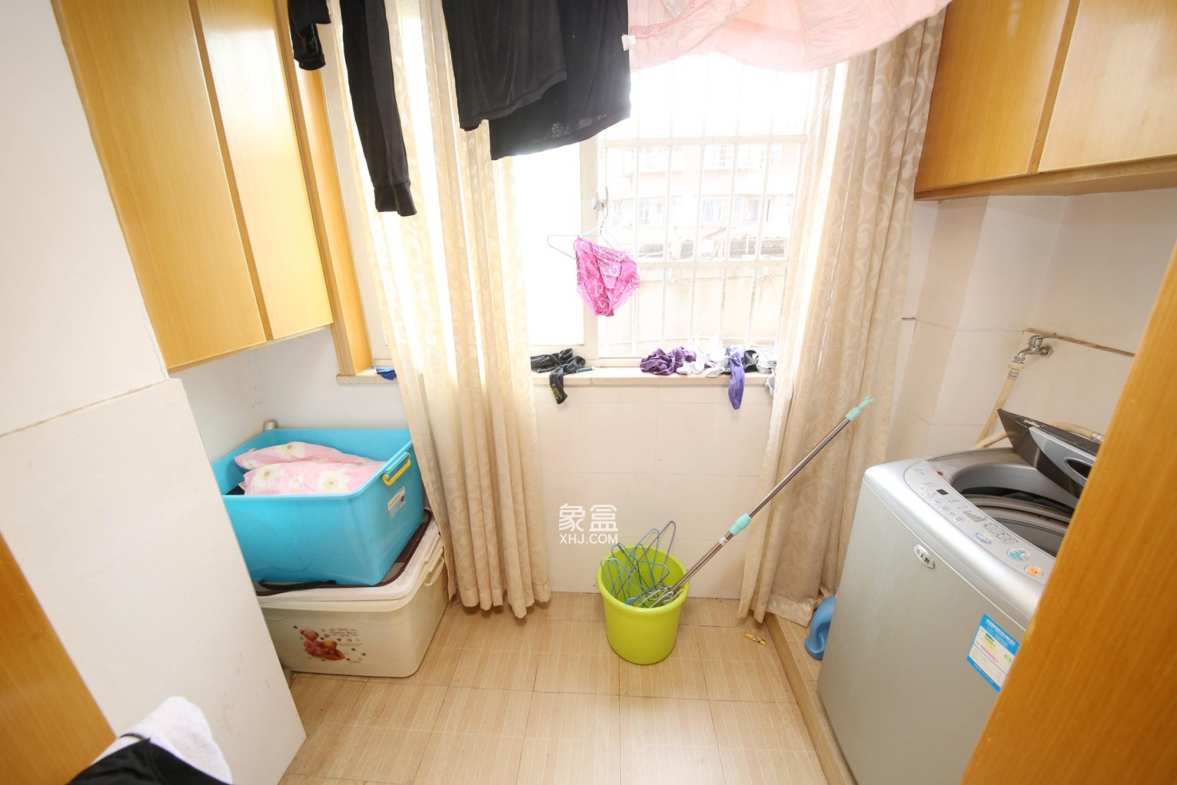 山水华景  2室2厅1卫   61.00万阳台