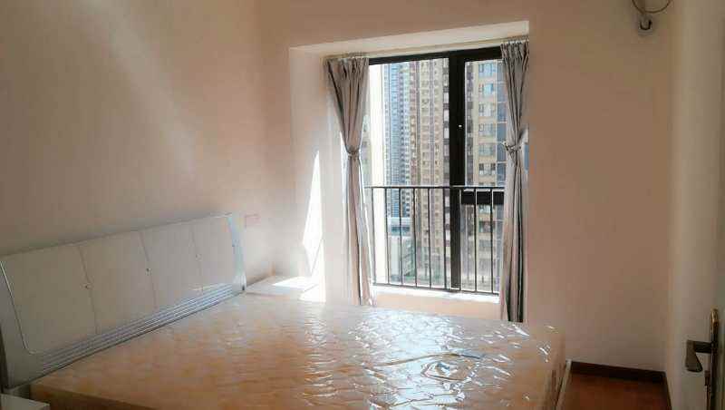 保利百合花园  4室2厅2卫    340.0万客厅