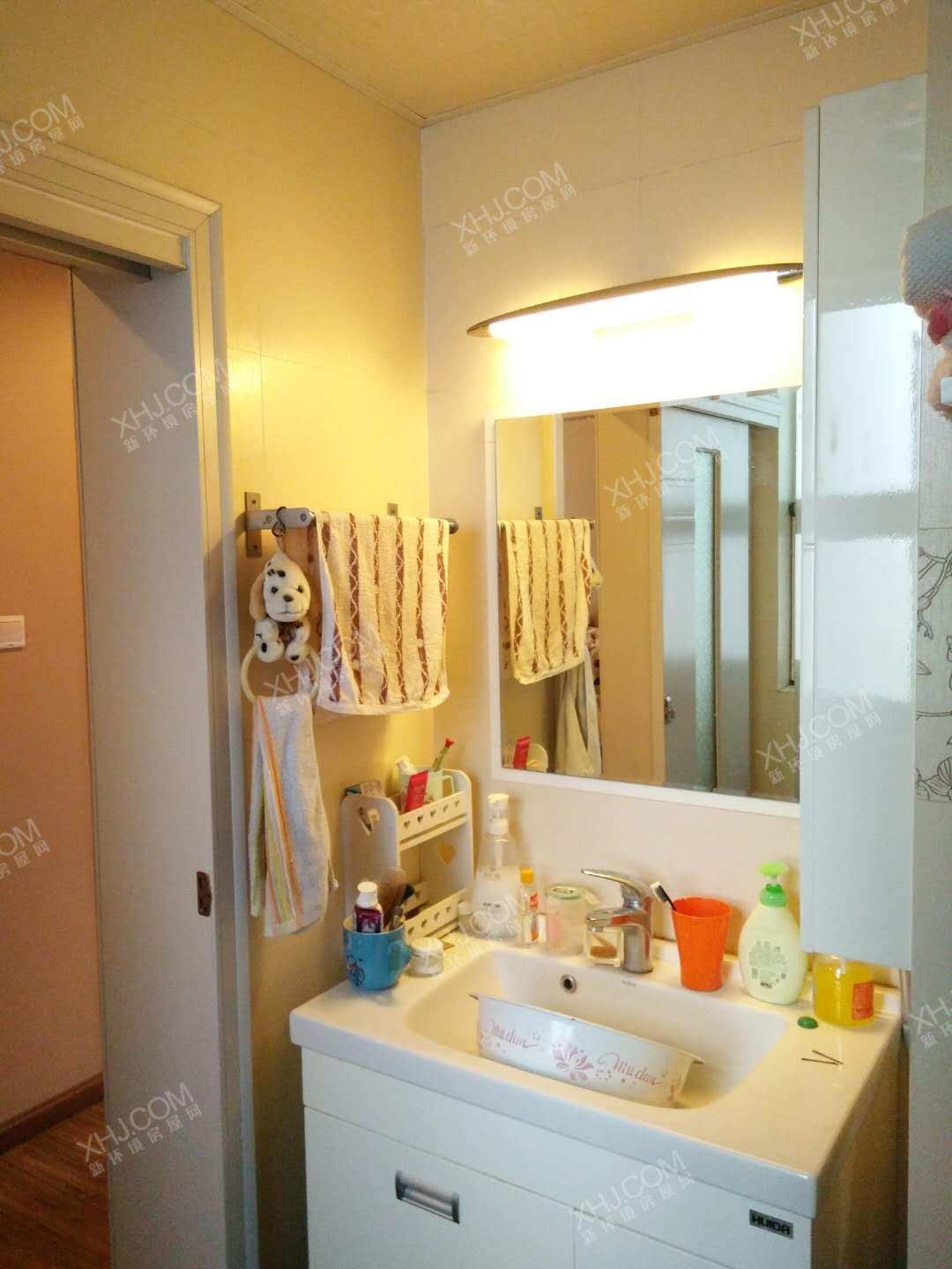 置信玉园清水湾  3室2厅1卫    150.0万客厅