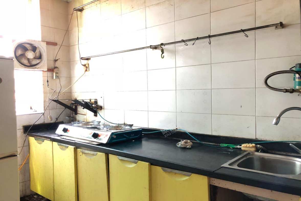 青森小区 1室1厅1卫 1400.0元/月 青森小区 1室1厅1卫 1400.0元/月室内图