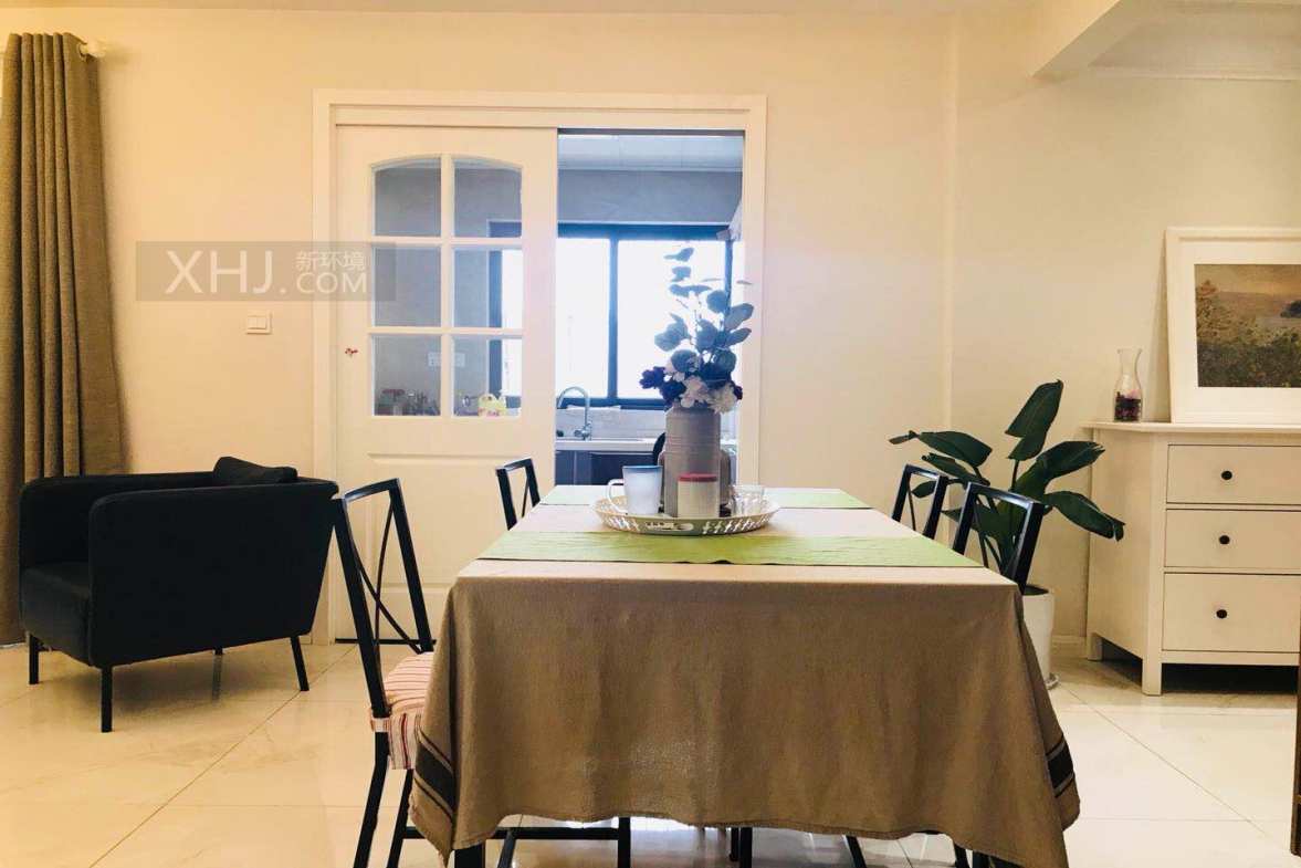 保利百合花园  3室2厅2卫    345.0万客厅