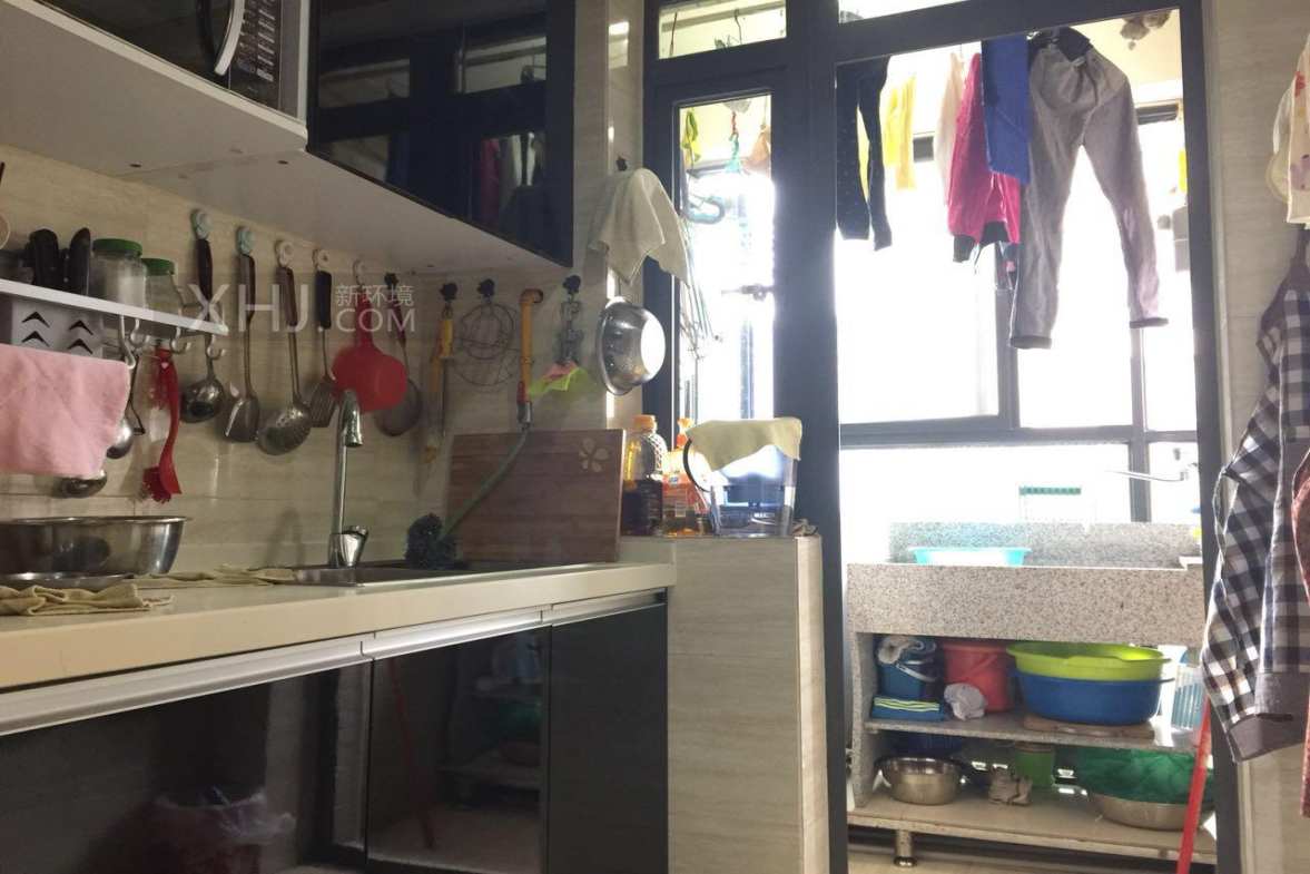 凯旋天际湾  2室1厅1卫    180.0万客厅