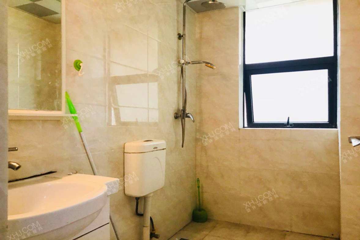 保利心语花园二期  3室2厅2卫    318.0万客厅