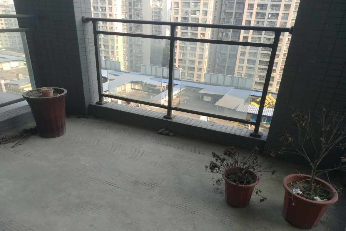 中大君悦金沙4期  3室2厅2卫    3500.0元/月室内图