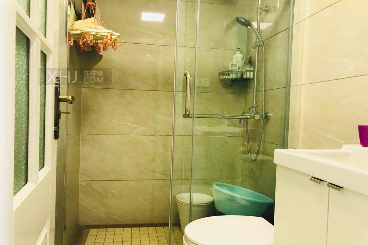 保利百合花园  3室2厅2卫    345.0万客厅