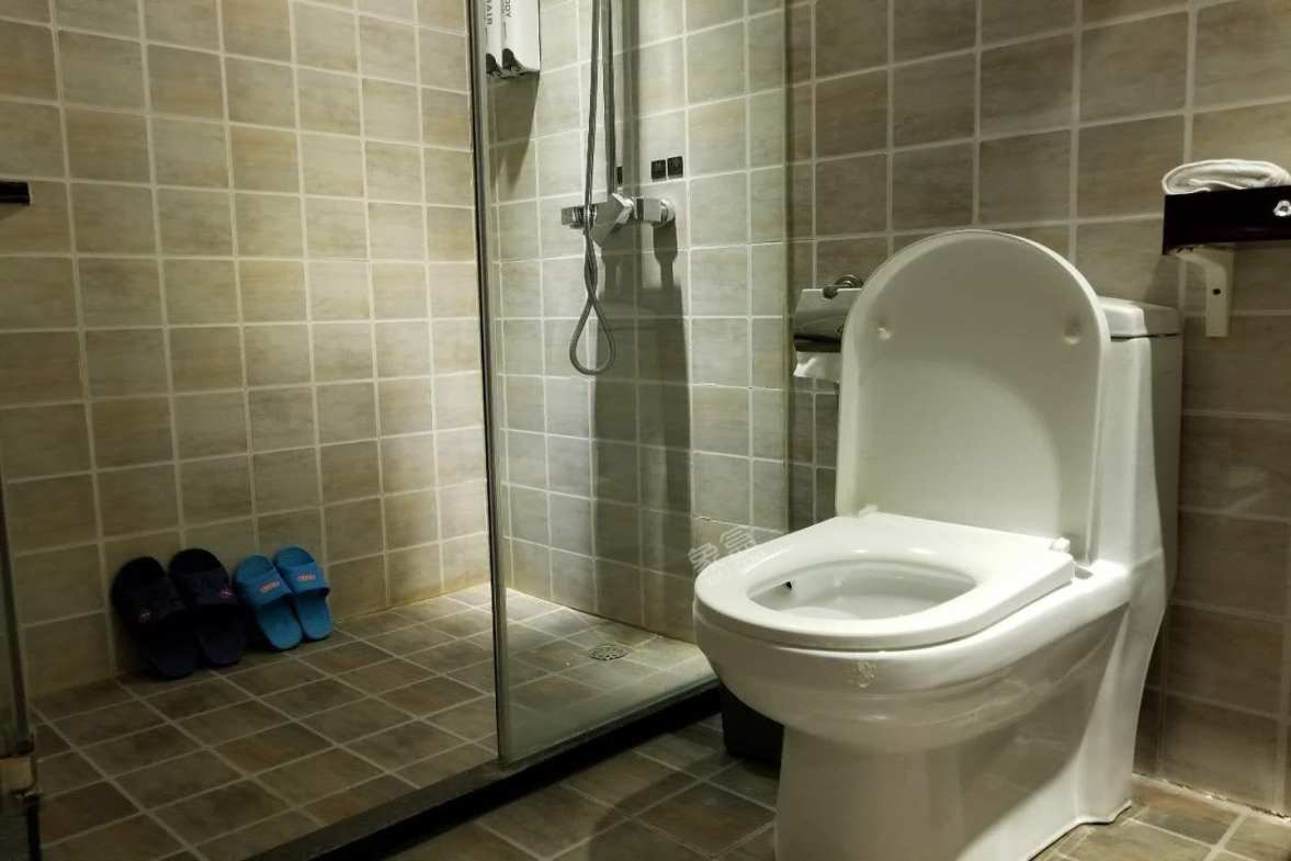 世豪瑞丽 1室1厅1卫 1600.0元/月 世豪瑞丽 1室1厅1卫 1600.0元/月室内图