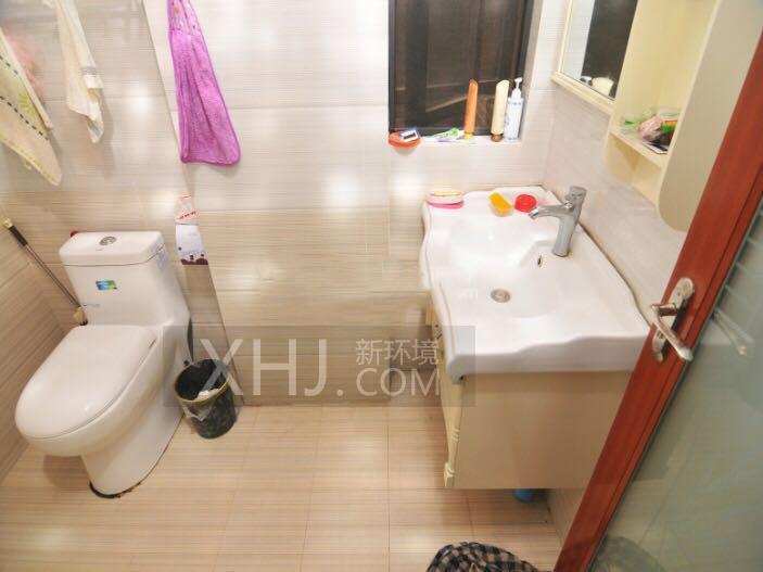 保利百合花园  4室1厅1卫    300.0万客厅