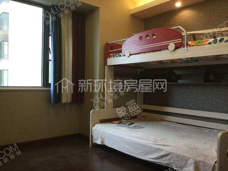 凯旋天际湾  3室2厅2卫    350.0万客厅