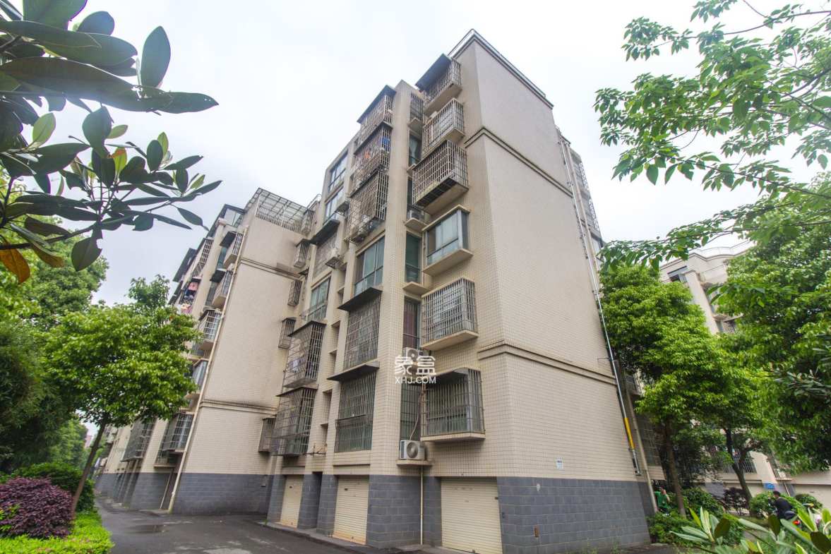靳江明珠  4室2厅2卫   128.00万小区图