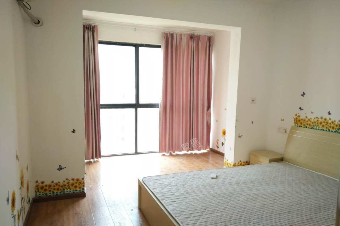 中铁西城二期  4室2厅2卫    4000.0元/月室内图