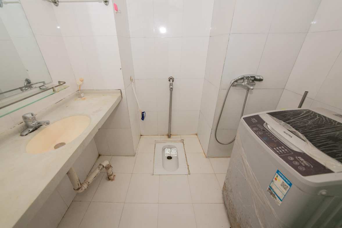 伍家岭生活广场 1室1厅1卫 28.5万 伍家岭生活广场 1室1厅1卫 28.5万卫生间