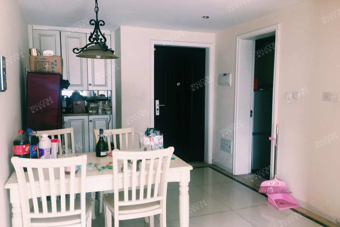 蓝光sofa社区  2室1厅1卫    2400.0元/月室内图