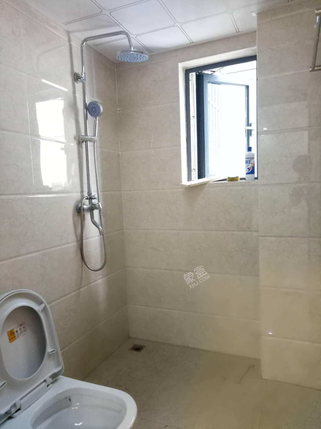 润莱金座  3室2厅1卫    4600.0元/月 润莱金座  3室2厅1卫    4600.0元/月室内图