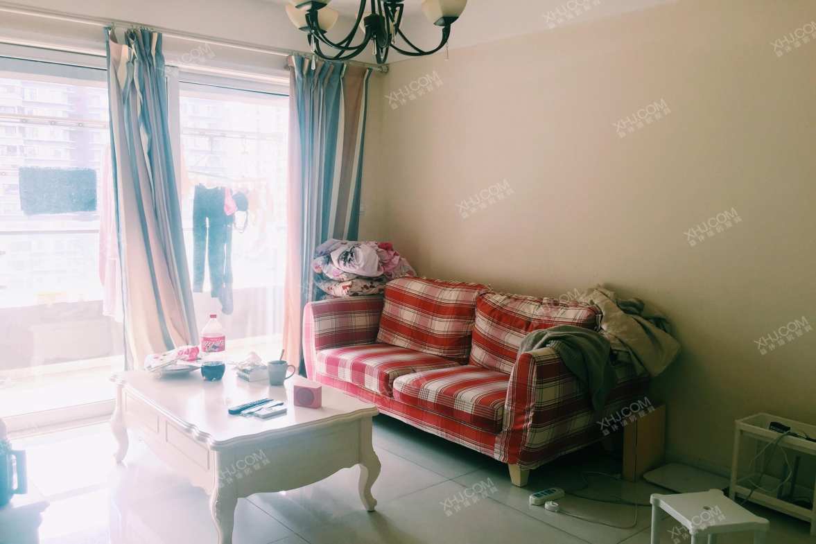 蓝光sofa社区  2室1厅1卫    2400.0元/月室内图