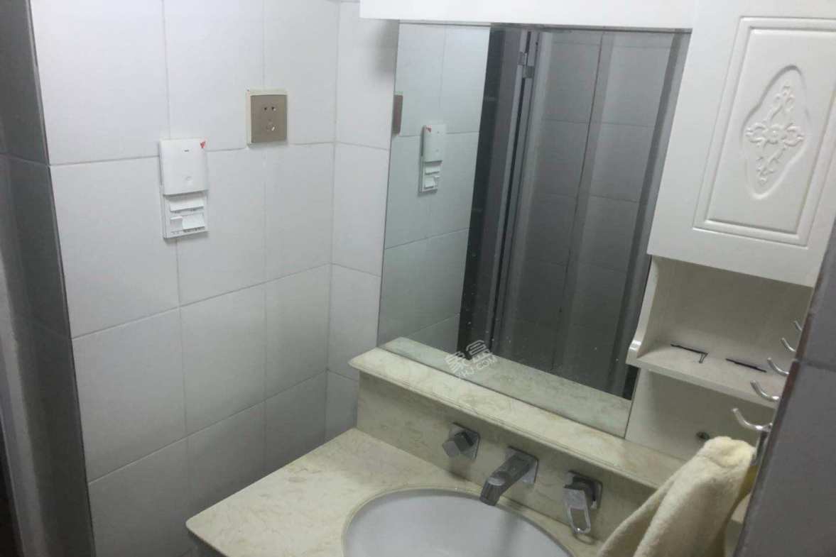 南湖春天  1室1厅1卫    1300.0元/月室内图